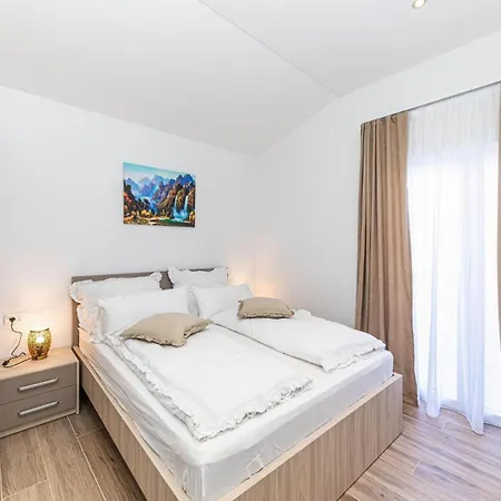 2 Bedroom Beautiful In Kastel Novi Apartment Kastela