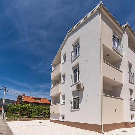 2 Bedroom Beautiful In Kastel Novi Apartment *