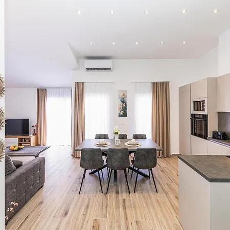 2 Bedroom Beautiful In Kastel Novi Kastela
