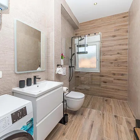 2 Bedroom Beautiful In Kastel Novi