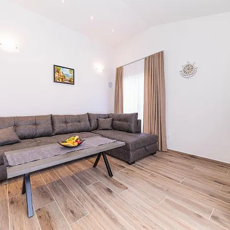 2 Bedroom Beautiful In Kastel Novi Apartment *