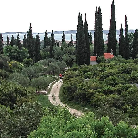 2 Bedroom Beautiful In Kastel Novi Apartment Kastela