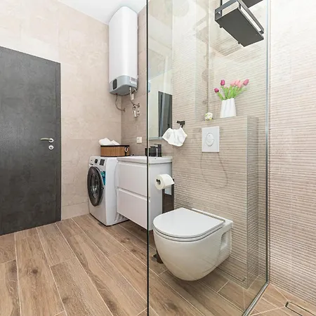 公寓 2 Bedroom Beautiful In Kastel Novi Kaštela