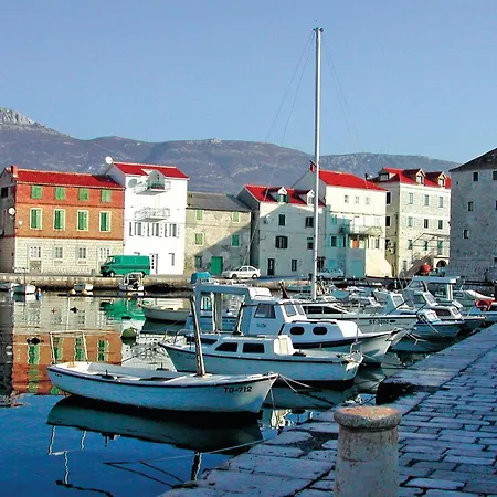 2 Bedroom Beautiful In Kastel Novi Apartment *