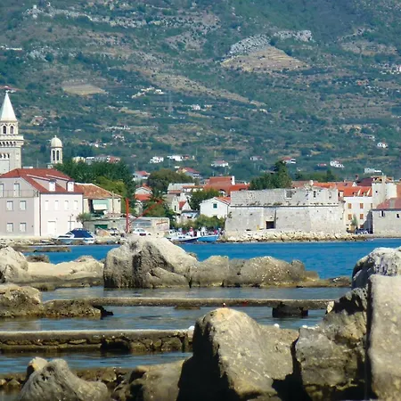 Apartment 2 Bedroom Beautiful In Kastel Novi